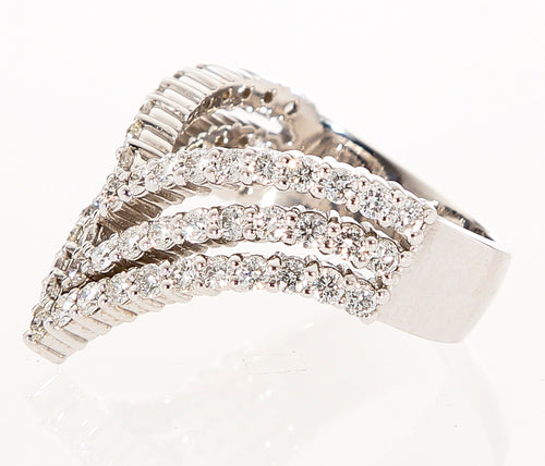 Diamond V Ring
