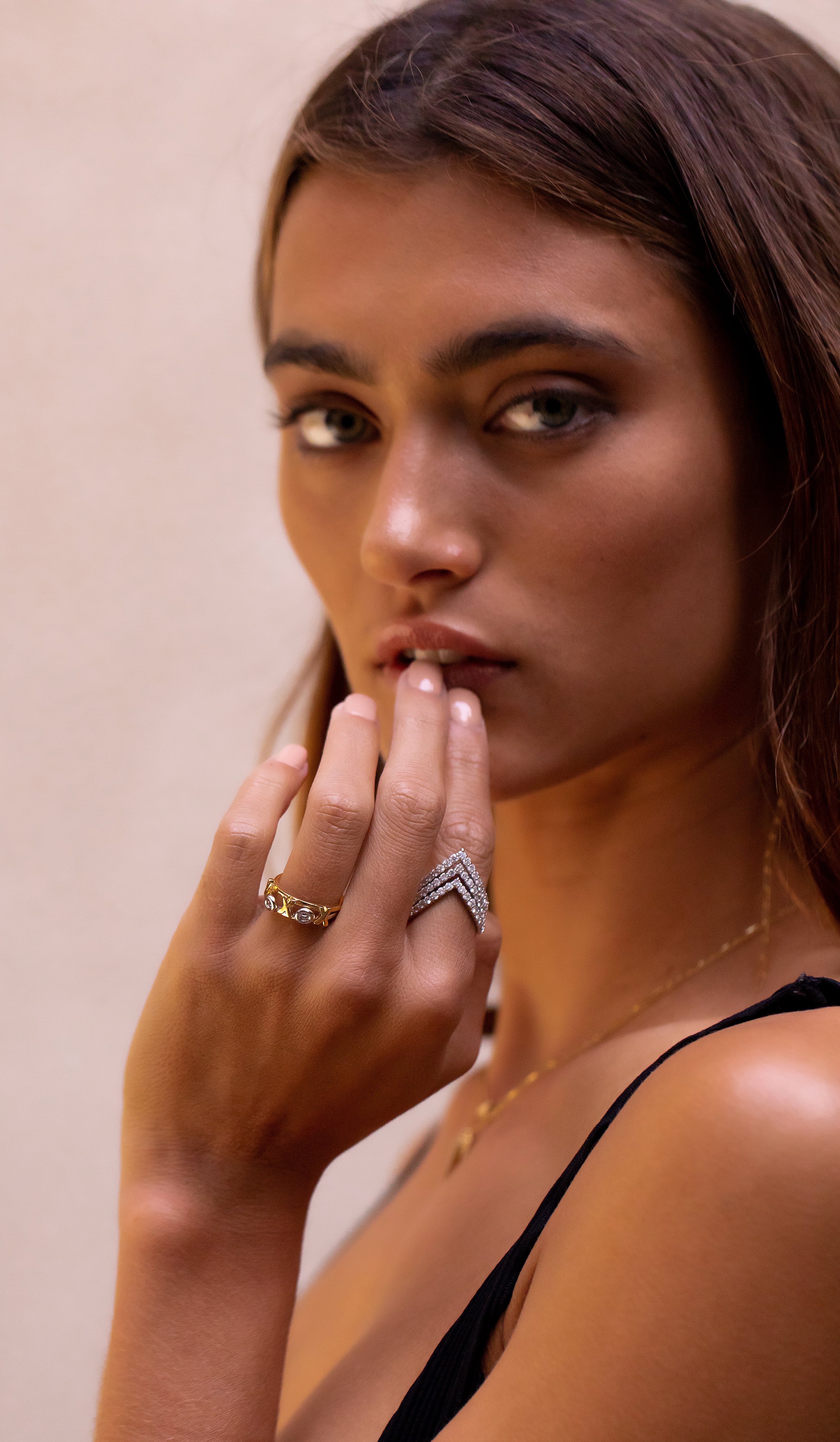 Diamond V Ring